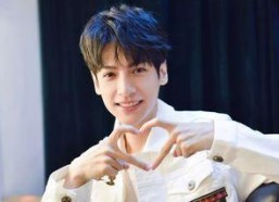 娱乐圈吃瓜罗云熙李兰迪,吃瓜群众热议不已